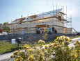 Jak zaizolować nowe i docieplić stare ściany z bali drewnianych? Poradnik wykonawcy