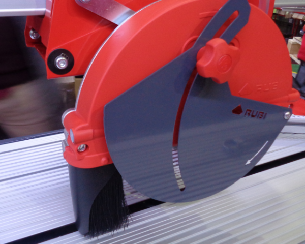 SYSTEM ZERO DUST w przecinarkach RUBI